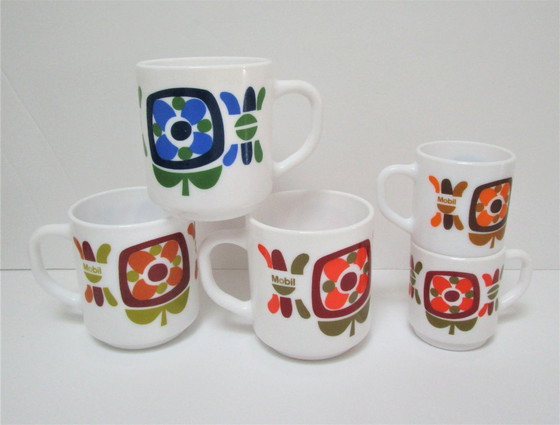 Image 1 of 1970s floral mugs and cups