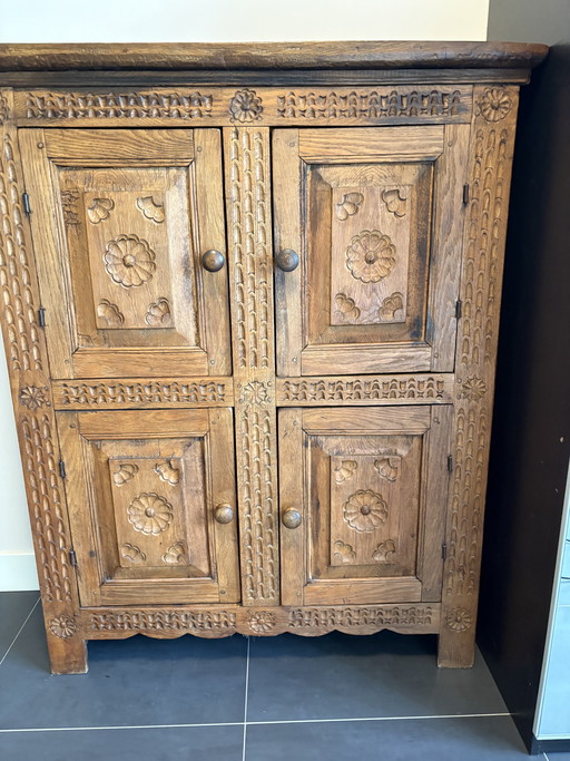 Armario español antiguo