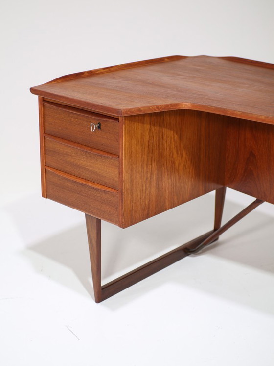 Image 1 of Freistehender Schreibtisch „Boomerang“ von Peter Løvig Nilsen