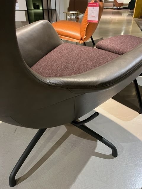 Image 1 of EYYE Puuro fauteuil avec pouf