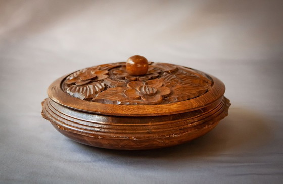 Image 1 of Antique French round wooden box, hand-carved with floral motifs. Diameter 18 cm by 7 cm high.