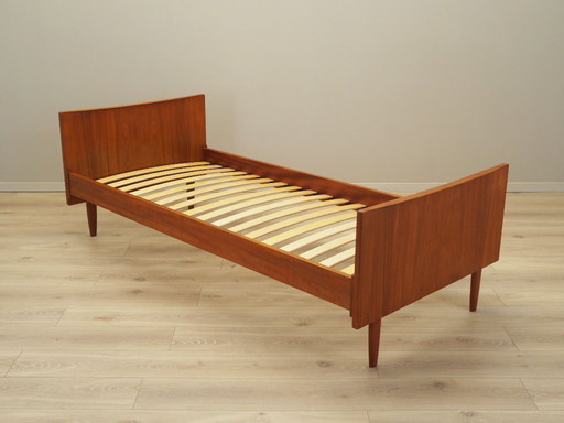 Lit en teck, design danois, années 1970, production : Danemark