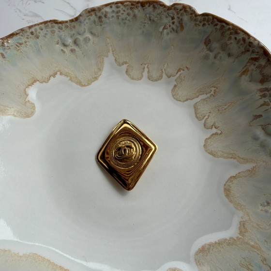 Spilla Chanel Vintage CC Rombo Placcata Oro 24k – Oggetti decorativi (photo 5 of 8)