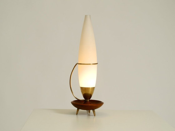 Image 1 of Large, beautiful Mid-Century Modern table lamp made of brass and teak, with a frosted glass shade | 42 cm | 16,5"
