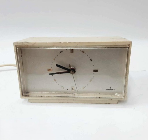 Vintage 1970s, Siemens type MU 1000 electric clock