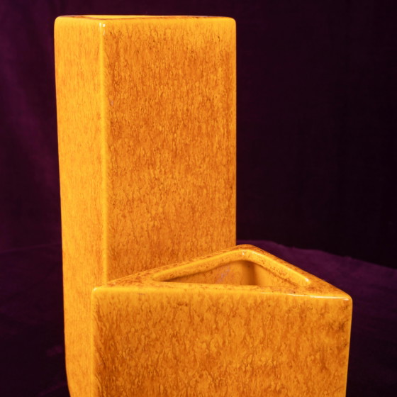 Sculptural Amber Ceramic Space Age Vase, Italy 1970 (photo 10 of 20)