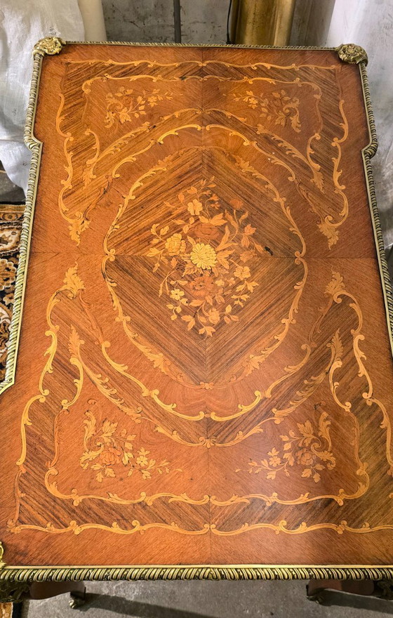 Image 1 of Escritorio plano estilo Luis XV en marquetería - obra del siglo XX