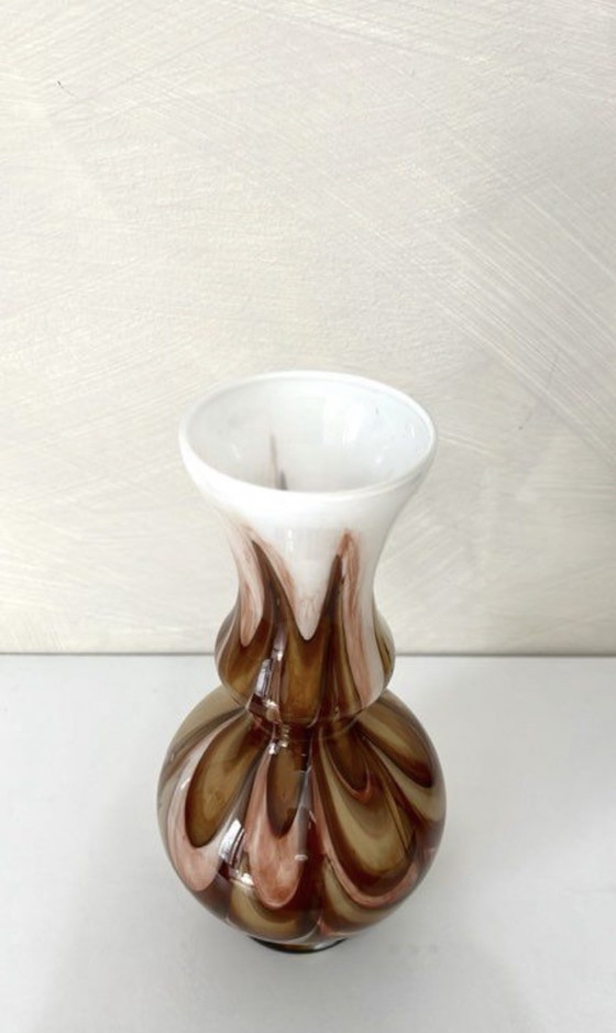 Image 1 of Vase vintage en opaline Murano marron et blanche années 70