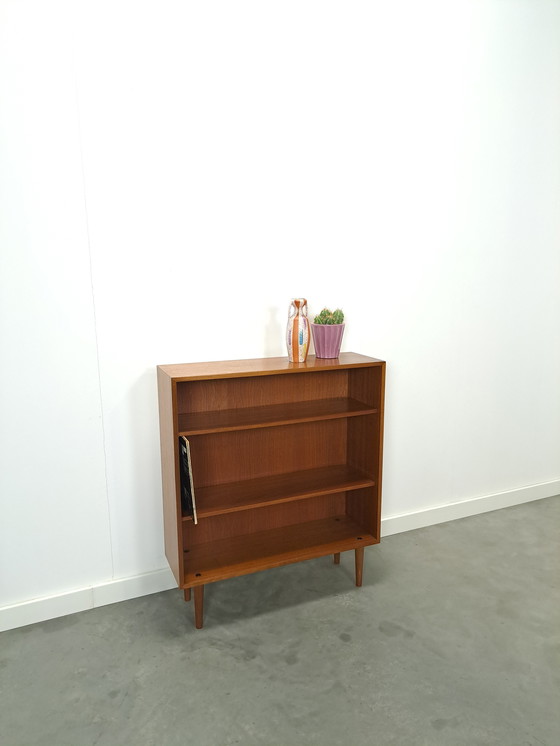 Image 1 of Bibliothèque en placage de noyer Armoire LP avec étagères No. 1