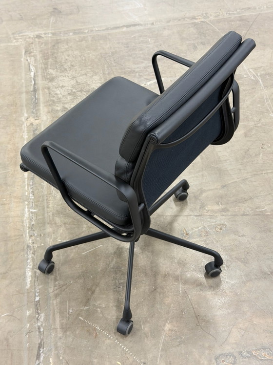 Vitra EA 217 Soft Pad Chair – Fauteuils, Leer (photo 6 of 13)
