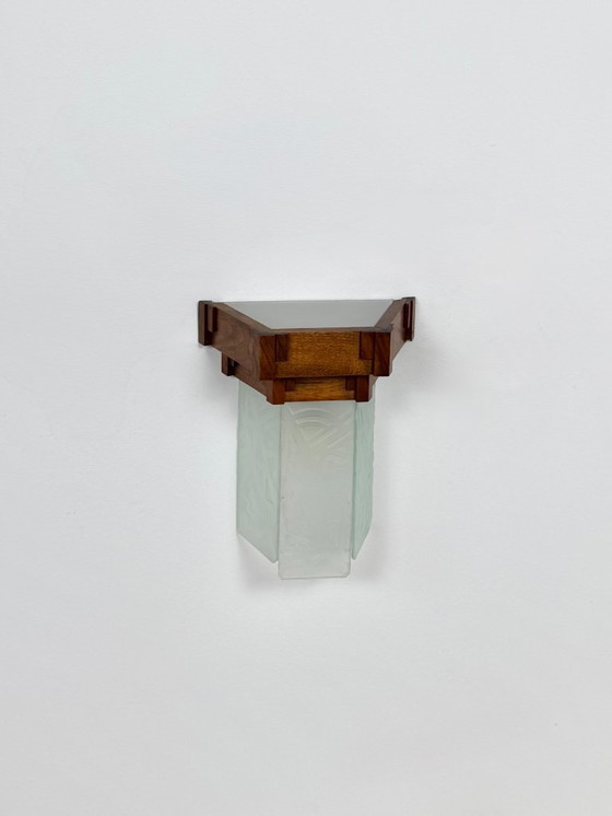 Image 1 of Vintage modernist art deco wall sconce, oak and frosted glass, France, 1930