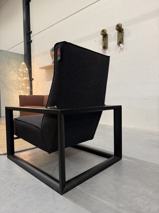 Image 1 of Sillón alto Montis Dickens con tapizado en color antracita.