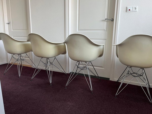 4x Vitra Eames Plastic Armchair