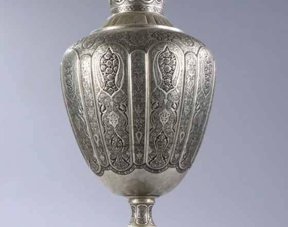 Image 1 of Grote Perzische handgemaakte vaas uit 1980