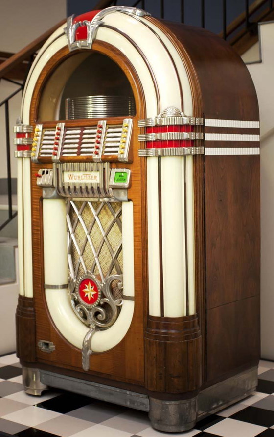 Image 1 of Wurlitzer 1015 Jukebox - 1946 - Un classique du design américain
