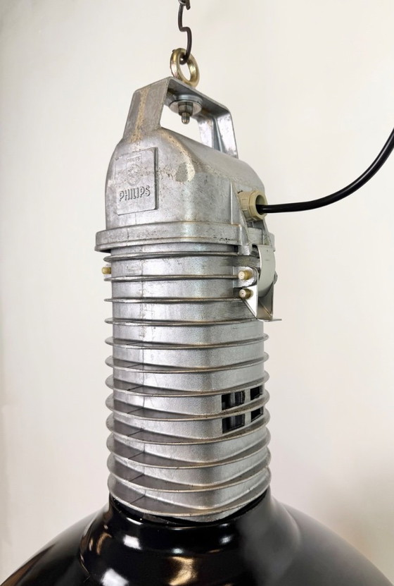 Image 1 of Grote industriële hanglamp van zwart emaille van Philips, jaren 60.