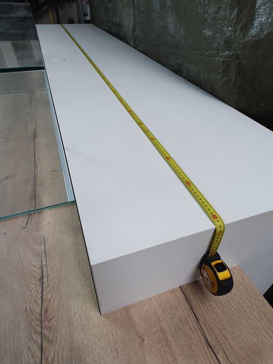 Image 1 of Elegante mostrador con iluminación LED