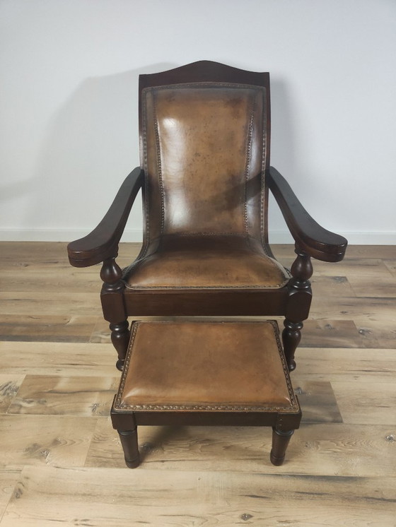 Image 1 of Poltrona antica da castello / sedia in legno con sgabello incluso