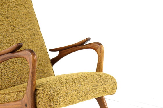 Image 1 of Fauteuil vintage jaune capitonné