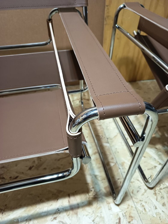Image 1 of Poltrone Knoll Wassily B3 2 nuove/usate in pelle color noce di Marcel Breuer € 4.400