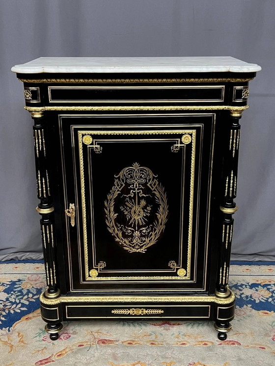 Cómoda de estilo Napoleón III, decorada con marquetería de latón y apliques de bronce dorado. – Bronze (photo 2 of 12)