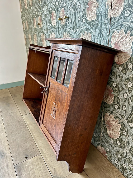 Image 1 of Armoire murale ancienne en chêne des années 1920 – Art déco