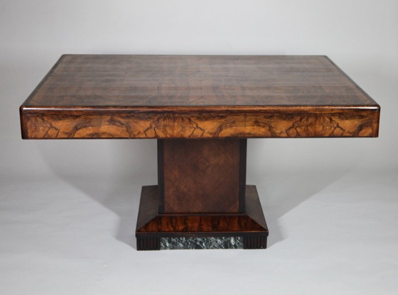 Image 1 of Art-déco-Esstisch aus Nussbaummaserholz mit Marmordetails