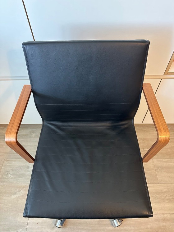 Bulo Vincent Van Duysen black office chair with wooden armrests, Bulo - design by Vincent Van Duysen, Leather (photo 5 of 11)