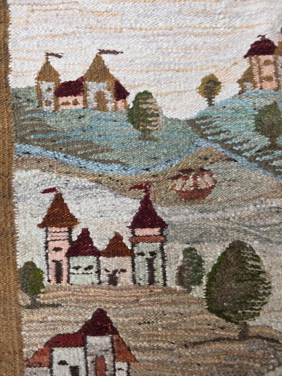 Image 1 of Tapisserie murale polonaise vintage tissée à la main représentant des villages et des bateaux