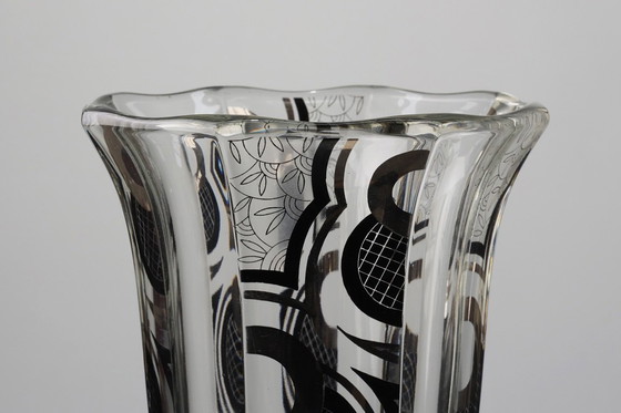 Image 1 of Art-Deco-Glasvase mit schwarzer grafischer Verzierung, Frankreich, um 1940