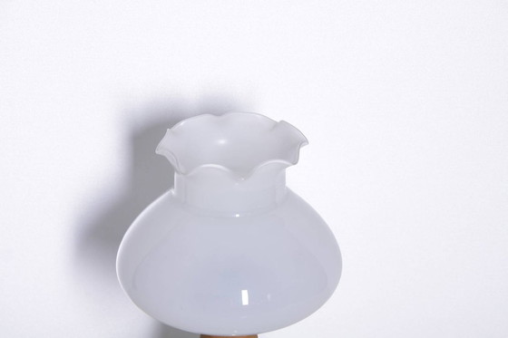 Image 1 of Petroleumlamp, glazen kap, opaalglas, retro jaren 70