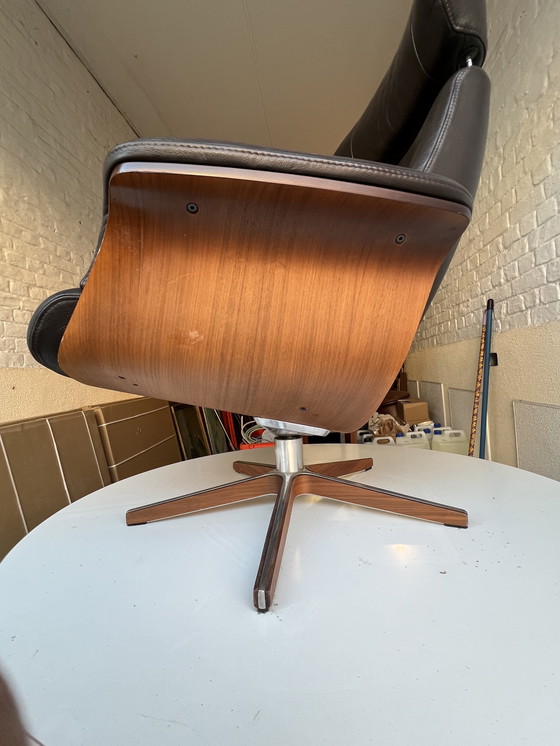 Image 1 of Poltrona, scrivania, pelle e legno. Design ￼