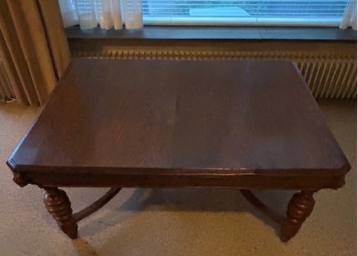 Mechelse salontafel renaissance stijl met vier leeuwenkoppen