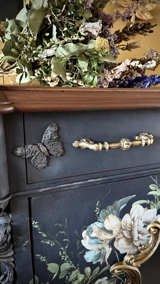 Prachtige kast / hondenpaleis voor de viervoeter! 