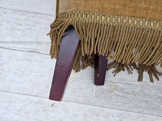 Image 1 of Sofá danés de 2 plazas, década de 1970, tapizado en terciopelo verde claro.