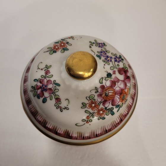 Image 1 of Bote para tabaco, porcelana pintada a mano, f. s. XIX - Francia