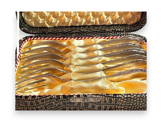 Image 1 of Antieke Duitse taartvorken van Wellner, daterend uit het begin van de 20e eeuw (ca. 1910-1930), in originele kist.