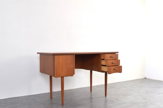 Escritorio danés de teca de mediados de siglo, década de 1960. – Wood (photo 13 of 20)