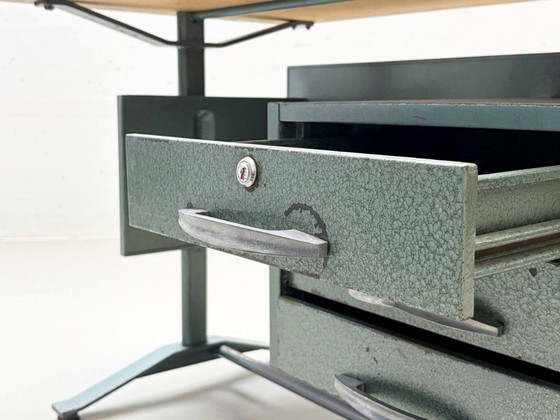 Image 1 of Taller industrial y escritorio, décadas de 1950-1960.