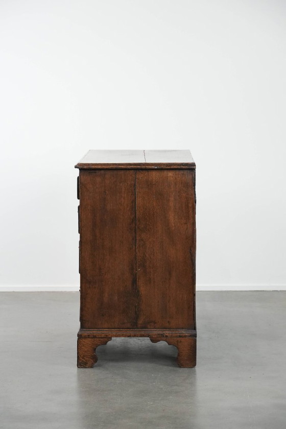 Image 1 of Commode anglaise ancienne en chêne du XVIIIe siècle
