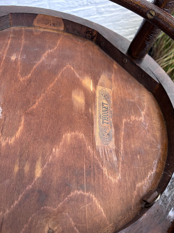 Original antiker Thonet-Stuhl (Wien/Österreich) – um 1900. Wunderschönes Schellack-Craquelé – Beistellstühle (photo 11 of 14)