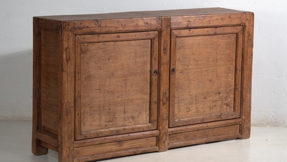 Tall Chinese sideboard in carved pine with geometric panels – Gansu, circa 1930 – Sideboard cabinet (photo 3 of 40)