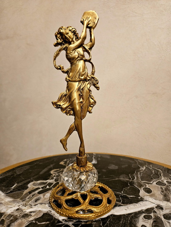 Image 1 of Statuette danzanti dorate - Set di 3 | Ottone e cristallo | Sculture di ballerine vintage di Saraya Abden