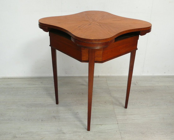 Image 1 of Antico tavolo da cucito con tavolo da gioco girevole a forma di trifoglio, circa 1900