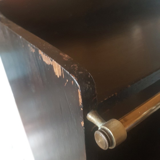 Image 1 of Estantería colgante de madera ennegrecida con detalles de latón, años 30