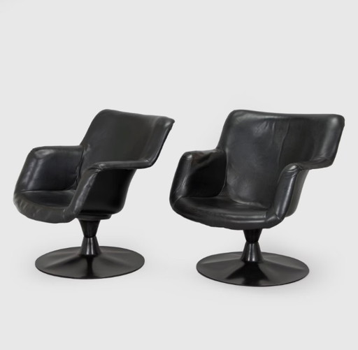 Yrjö Kukkapuro Par de sillones “Junior” para Haimi, 