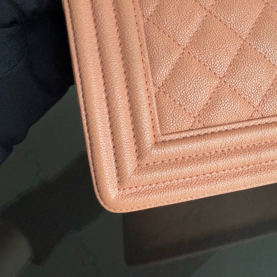 Image 1 of Borsa Chanel Boy Small - Caviar 20 cm trapuntata rosa cipria con finiture in argento rutenio Serie 27