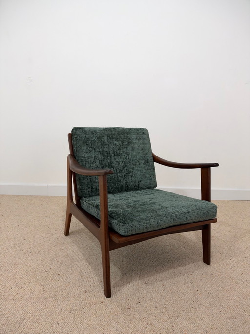 Sillón escandinavo vintage de madera y tela verde – años 60