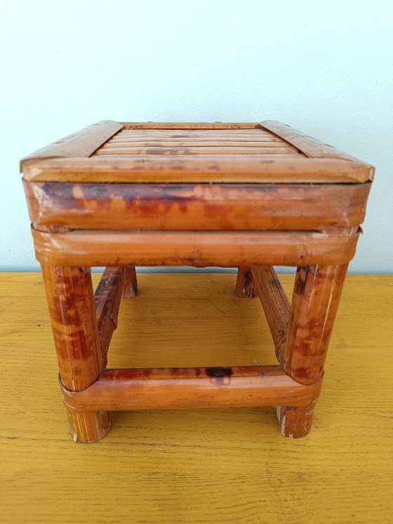 Image 1 of Piccolo sgabello in bambù, portavasi