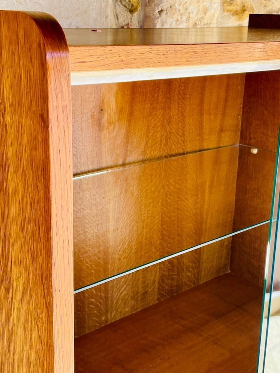 Image 1 of Librería de roble de mediados de siglo, con puertas correderas de cristal, década de 1960